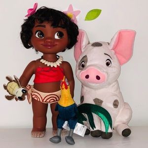 Baby Moana, hei hei and pua.